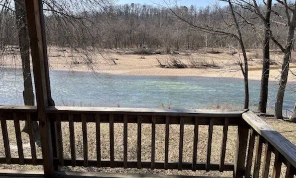 Van Buren Cabin | Located on the banks of the Current River - Current River Getaway - Sleeps 6