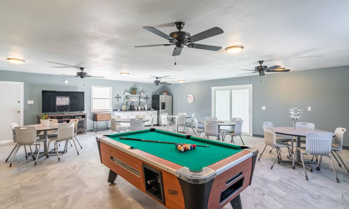 Yantis House | Lodge #3 with Gameroom, Pool Table, and Outdoor Kitchen