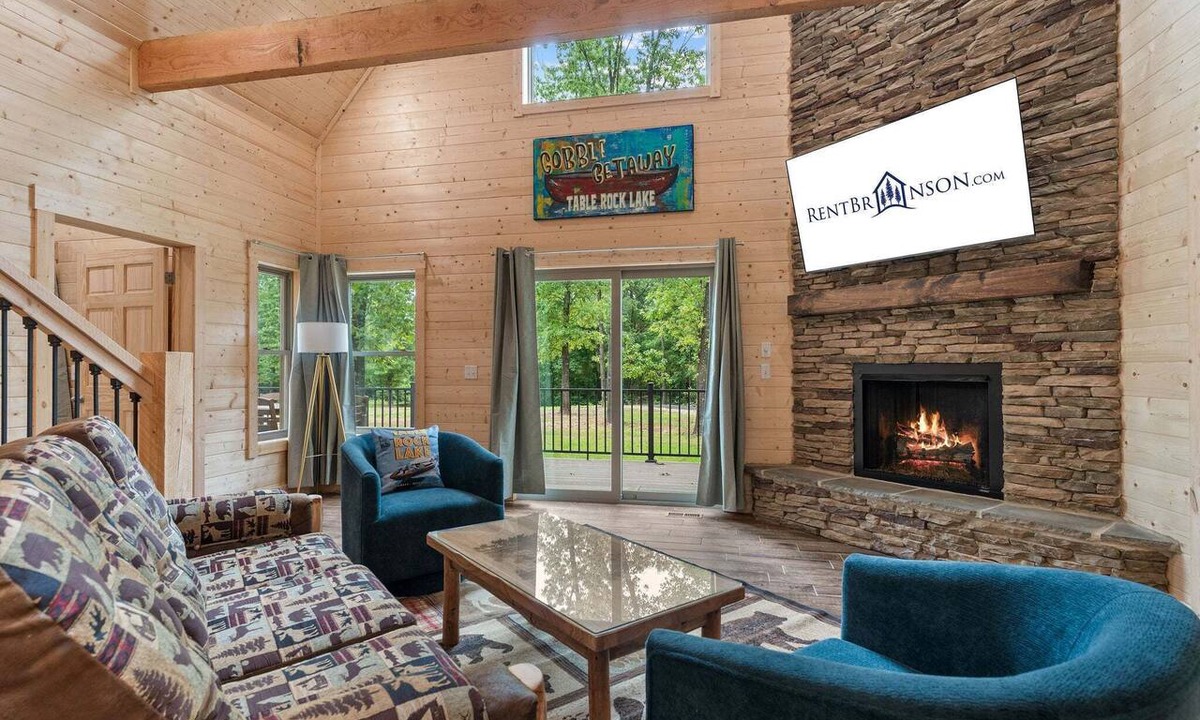 Ridgedale Cabin | Log Cabin Near Thunder Ridge & Top of the Rock Free Attraction Tickets Private Hot Tub Bonus Loft