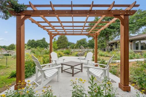 Central Oklahoma City House | Log Cabin Sleeps 10 12mins Lake Overholser #MW