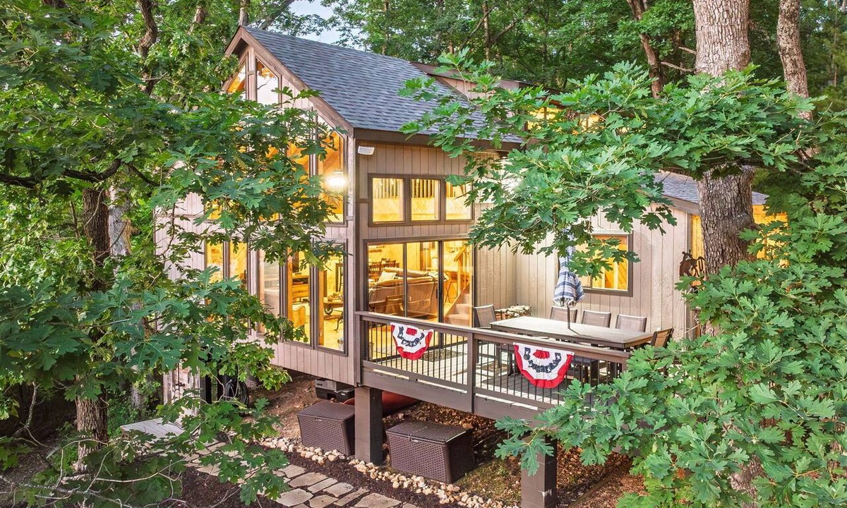 Innsbrook Ski Chalet | Longhorn Lakeside Chalet (Beach, Hot Tub, Kayaks)