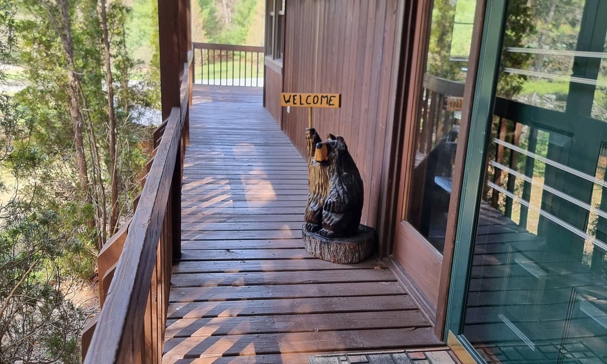 Chester Shores Ski Chalet | Loon Lake, Chestertown - spotless, bright chalet for 6-8, close to Public Beach