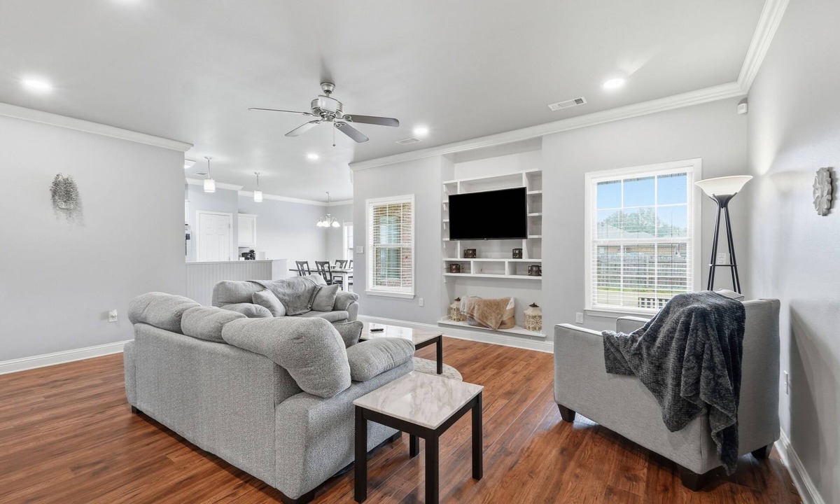 Greenbrier House | Lovely 4-bedroom house on a quite culdesac in charming Greenbrier