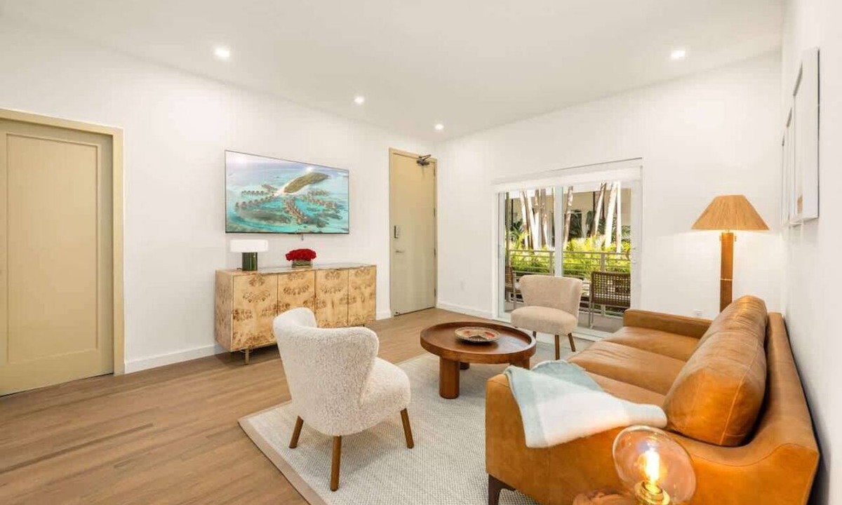 West Avenue Apartment | Lux Designer Apt 2BR/2BA by Lincoln Road MIA Beach