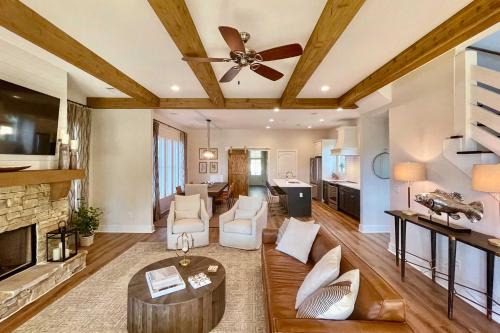 Dadeville House | Luxe Lakefront Getaway w/Porch + Water View!
