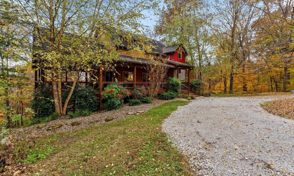 Glasgow House | Luxurious Lakefront Home - 4 acres - near Mammoth Cave NP - 1 GB Fiber WiFi