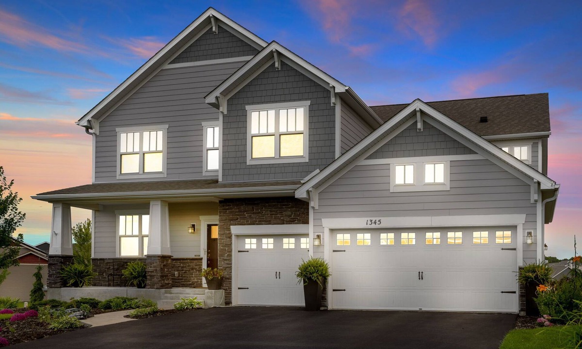 Eagan House | Luxury 4-bedroom Viking Hideout in Private Eagan Neighborhood with Gym & Pool