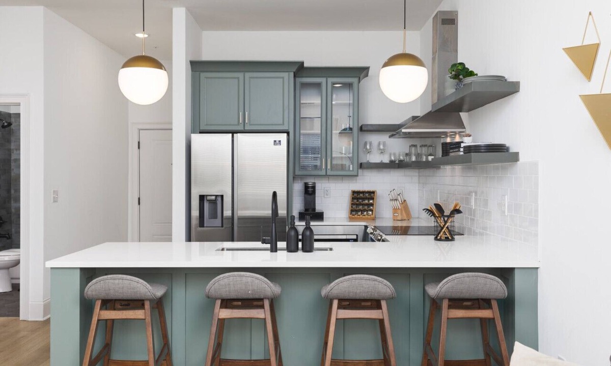 Cleveland Park House | Luxury Design -Close to Downtown Broadway & Coffee