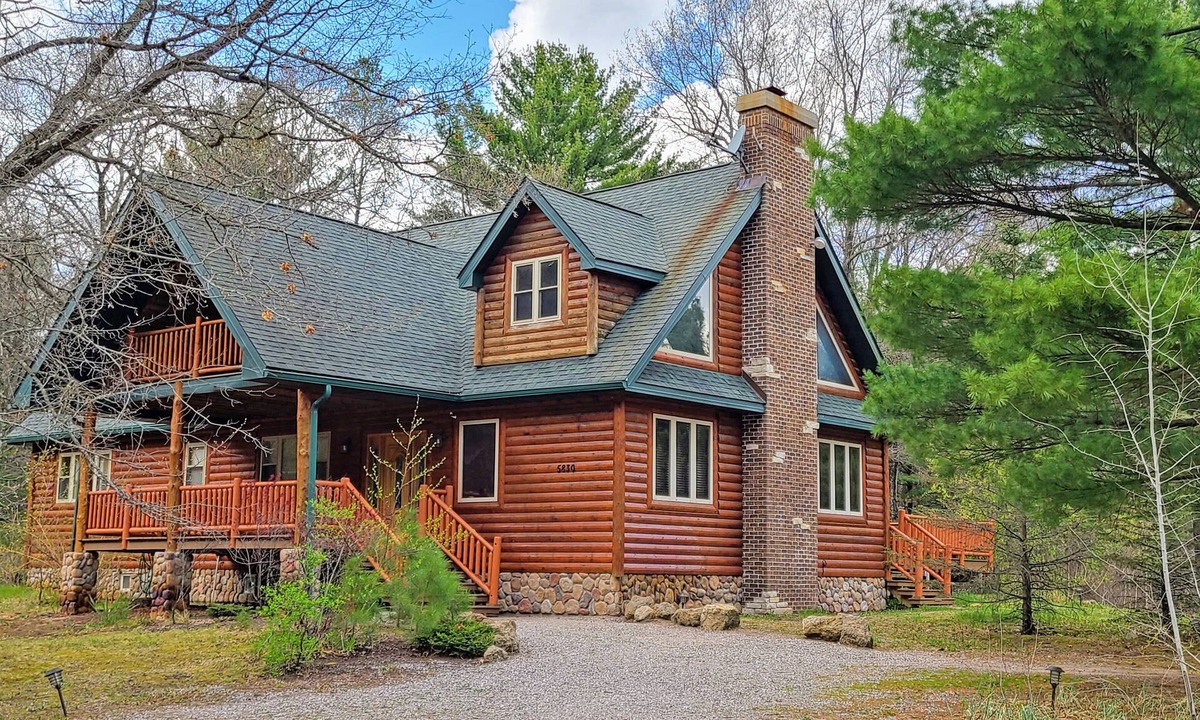 Necedah House | Luxury Family Cabin in a forest with a private pond