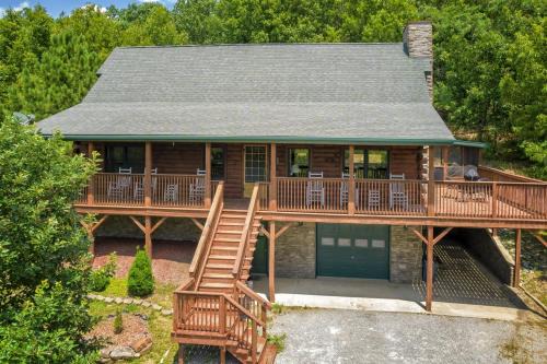 Carbondale House | Luxury Log Cabin w Hot Tub Near Carbondale