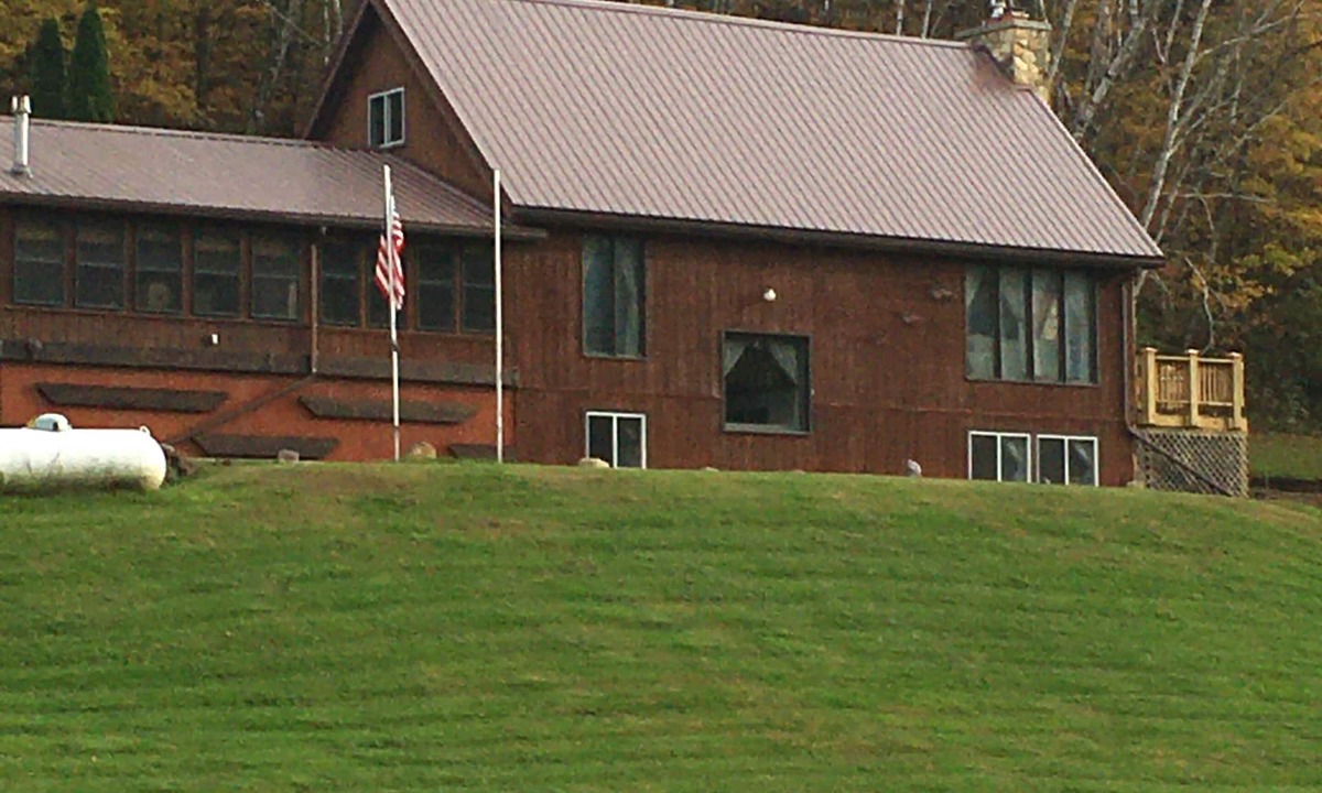 Richland Center House | Many new updates in 2026 with a large game room and outdoor pergola.