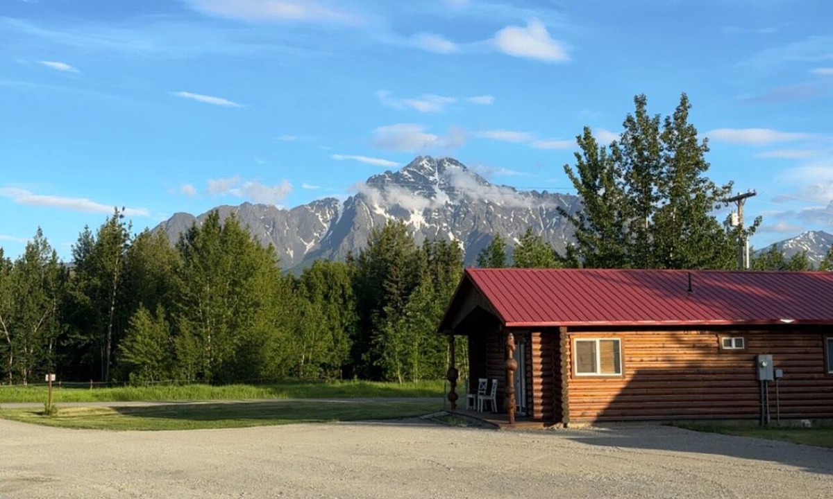 Butte Cabin | Marvelous 2-bedroom cabin in tranquil Palmer perfect for relaxing getaway