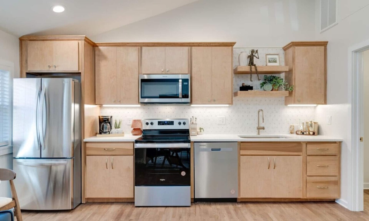 Greenwood Apartment | Mid Century Modern in East Nash!
