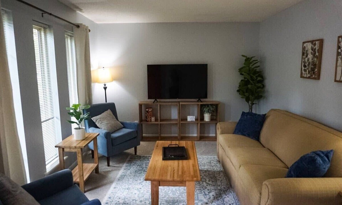 River Mountain House | Mins to River Mountain Park, Dining, & Shopping!