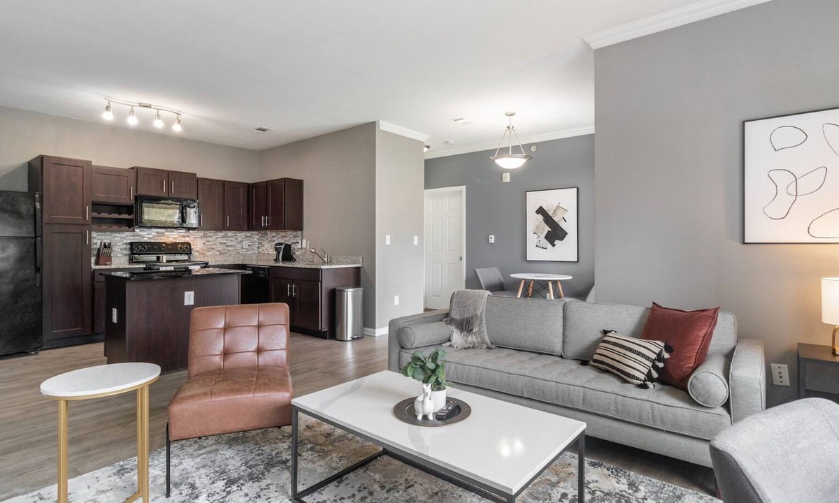 Mount Juliet Apartment | Modern Apartment in Prime Location (ID4332)
