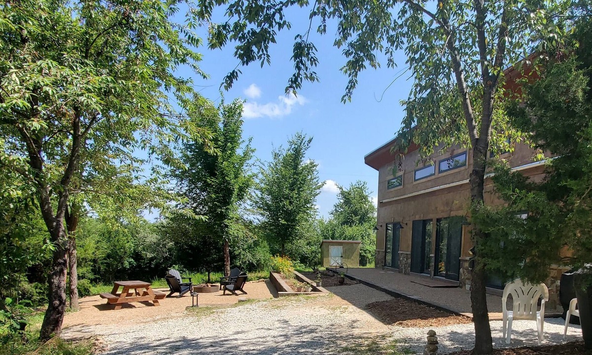 Pittsburg Cabin | Modern Cabin Retreat with Outdoor Living Space