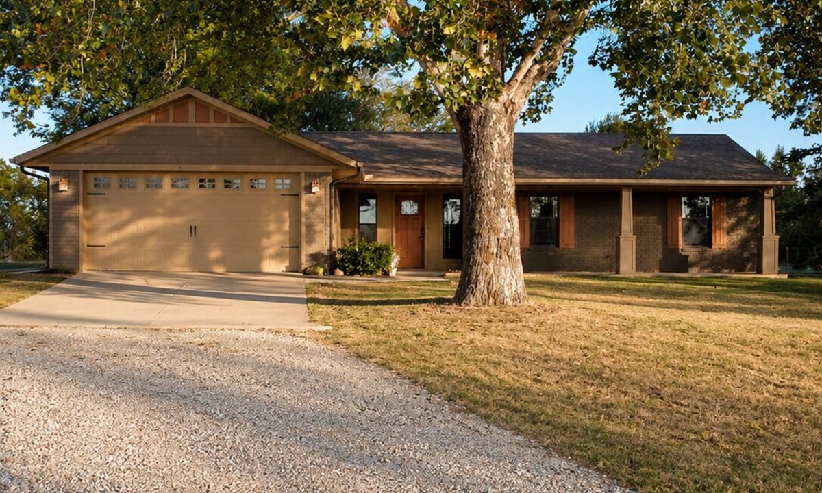 Payne County House | Modern Country Retreat, Room to Roam, Sunset Views, Horses, Near OSU & Lazy E
