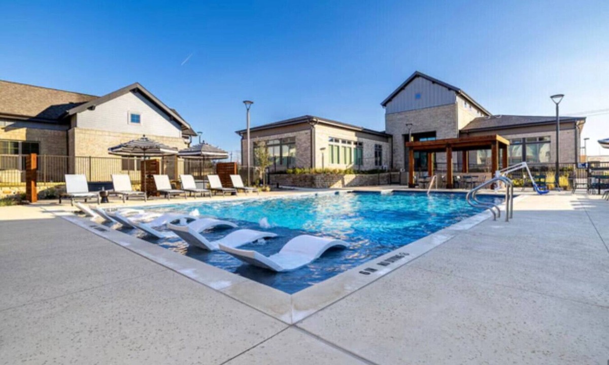 Sherman Apartment | Modern&cozy, Washer/dryer, Pool,gym,workerfriendly