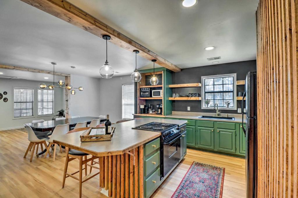 Higden House | Modern Greers Ferry Escape with Deck and Fire Pit