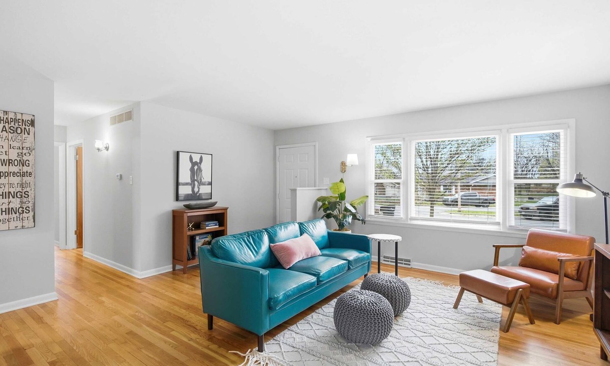Columbia House | Modern Home Sleeps 6 Near Downtown & Mizzou
