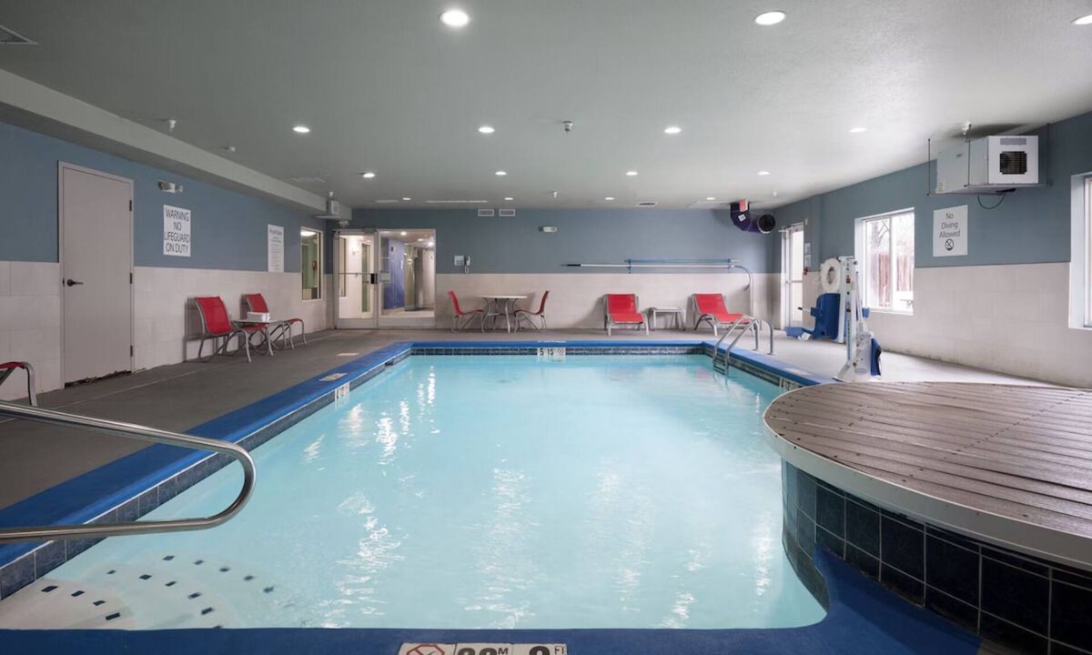 Lupton City Hotel | Modern Suite in Chattanooga Near Tennessee Aquarium for Family Adventures