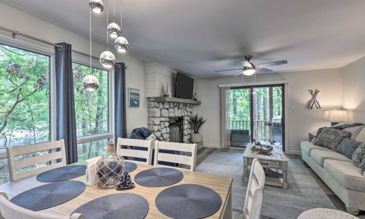 Mount Ida Condo | Mountain Harbor Escape - Spa Weekends & Lake Days