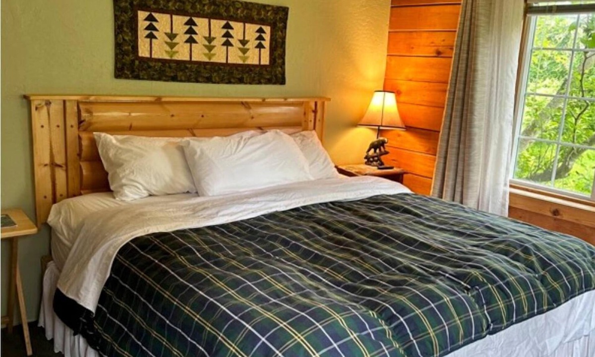 Homer Cabin | Mt. Douglas Courtyard Room, Homer Floatplane Lodge
