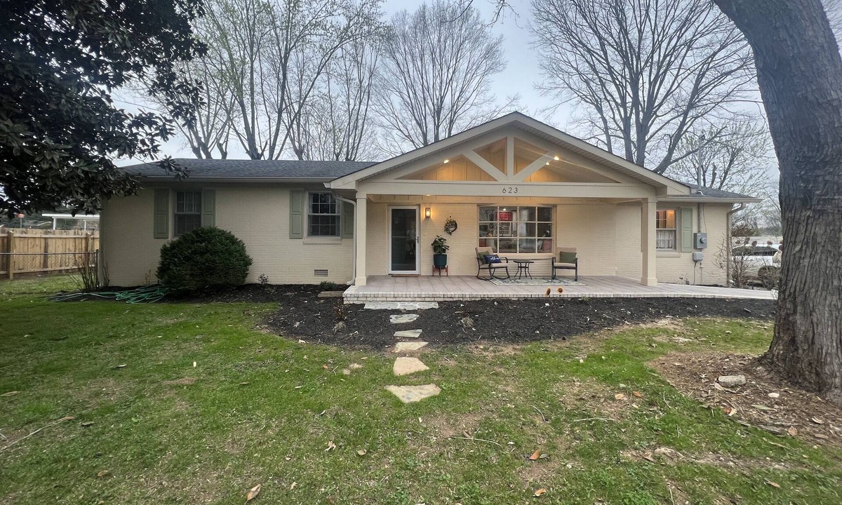 Columbia Cottage | Muletown's Cozy Classic w/hot tub, outdoor game area, and fire pit