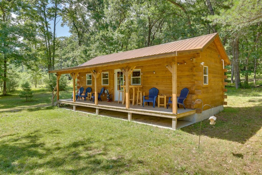 Warrens House | Near Trails, Lakes, Parks! Country Cabin