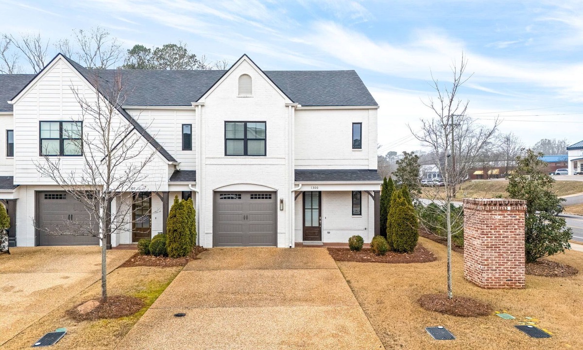 Auburn House | NEW Auburn townhome perfect for families! 3/3.5