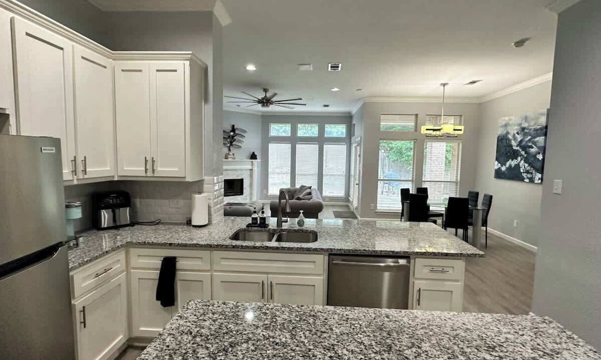 Garland House | New Spacious 5-bedroom Home for Large Family