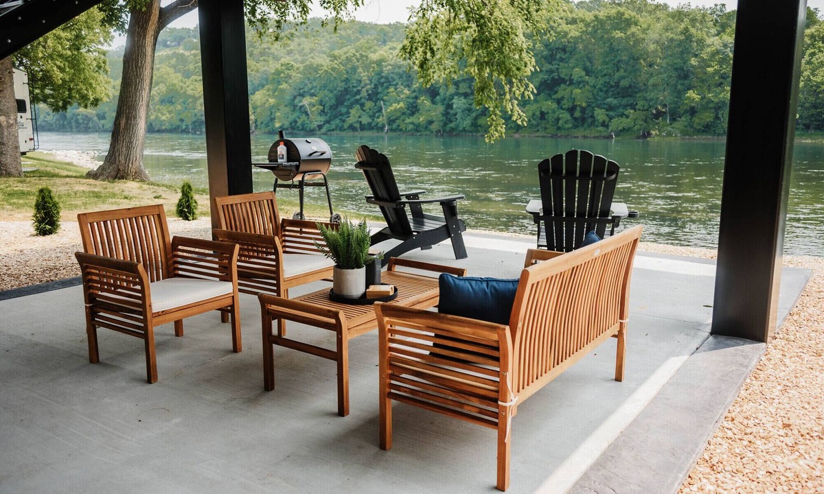 Flippin Apartment | Newly constructed river front loft located only feet away from the banks of the White River