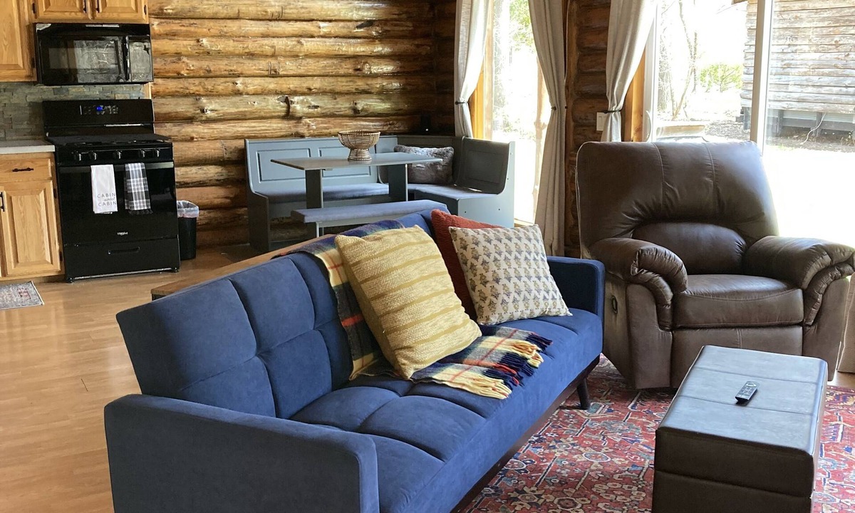 Muscoda Cabin | Newly remodeled log cabin next to beautiful Wisconsin River- Rivers Edge Cabin