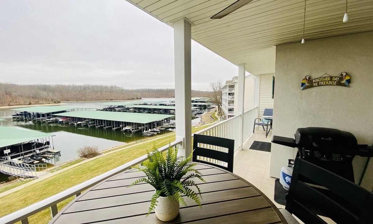 Kaiser Condo | NEWLY UPDATED LAKEFRONT/FREE SLIP & WIFI/1100 SQ FT/NEXT 2 POOL