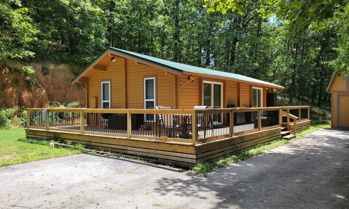 Rogers Cabin | Newly Updated Luxury Cabin on Beaver Lake