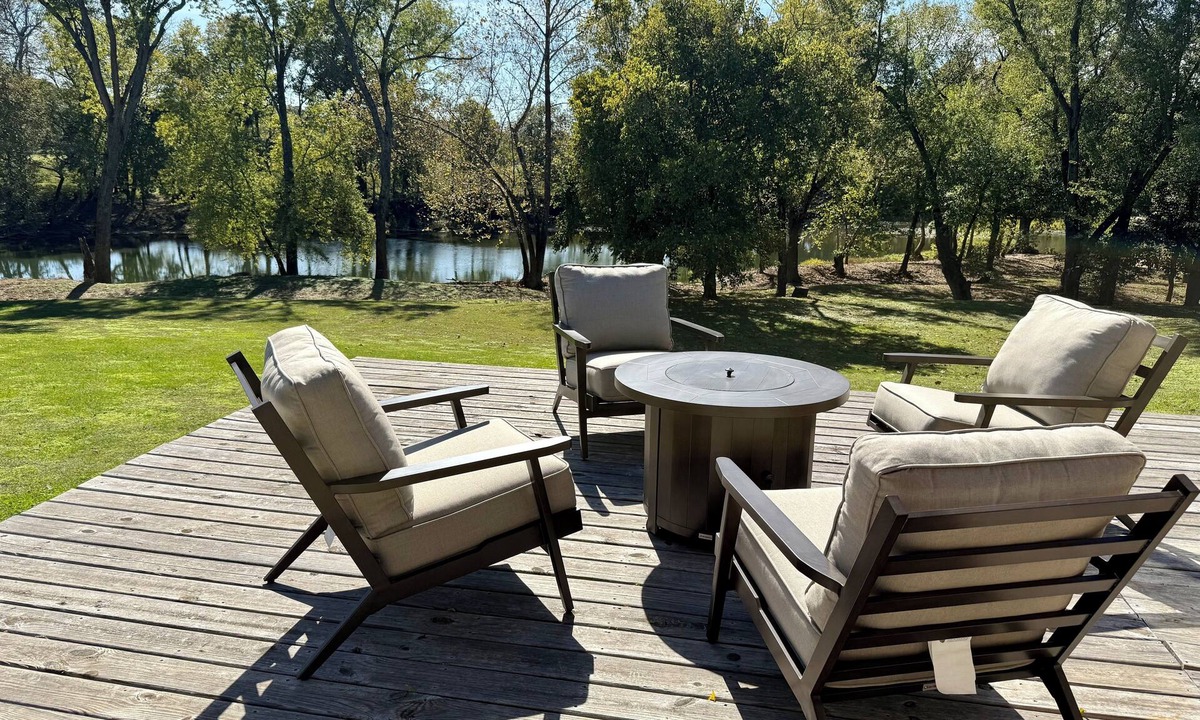 Ponce De Leon House | No cleaning fees! Between Branson and Springfield, Sleeps 16! Pet friendly!