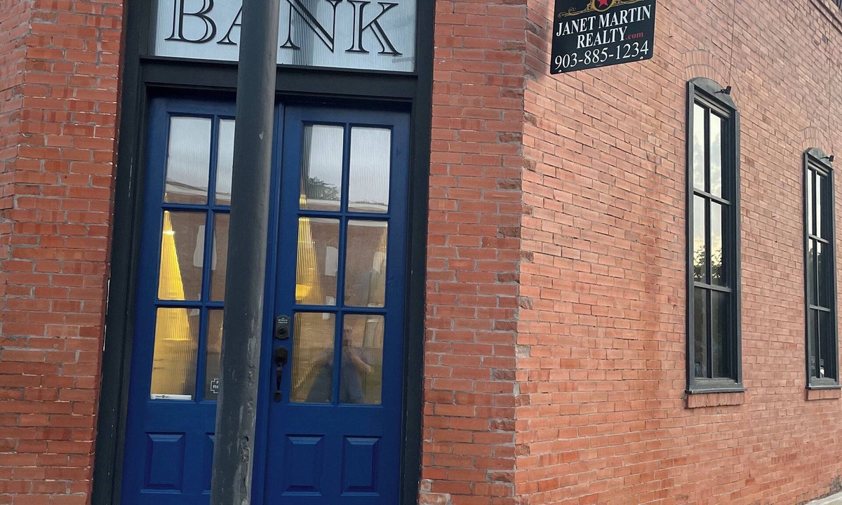 Cumby House | No proof Bonnie & Clyde were here.but you should be. Cumby State Bank.