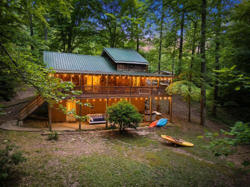 Jamestown House | No Wake Zone-access to EObey River & Dale Hollow!