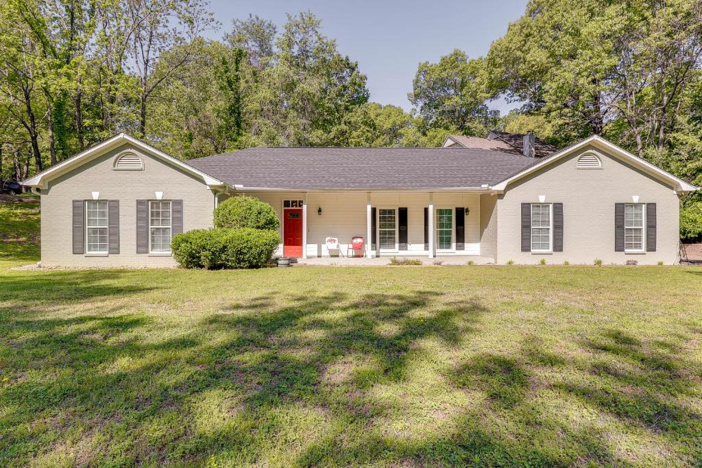 Bentonville House | North Bentonville Vacation Rental Near Bike Trails