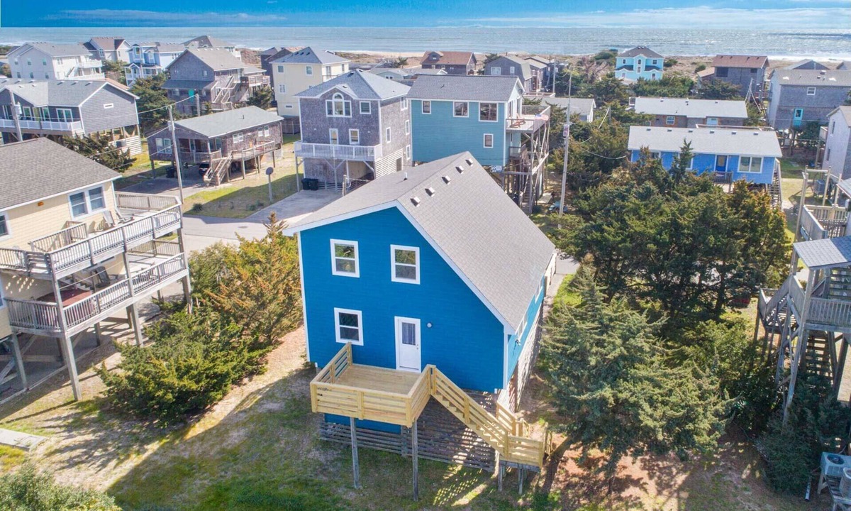 Avon House | Oceanside Dog Friendly Home w/Bocce Ball Court, Smart TVs, Grill, Screen Porch