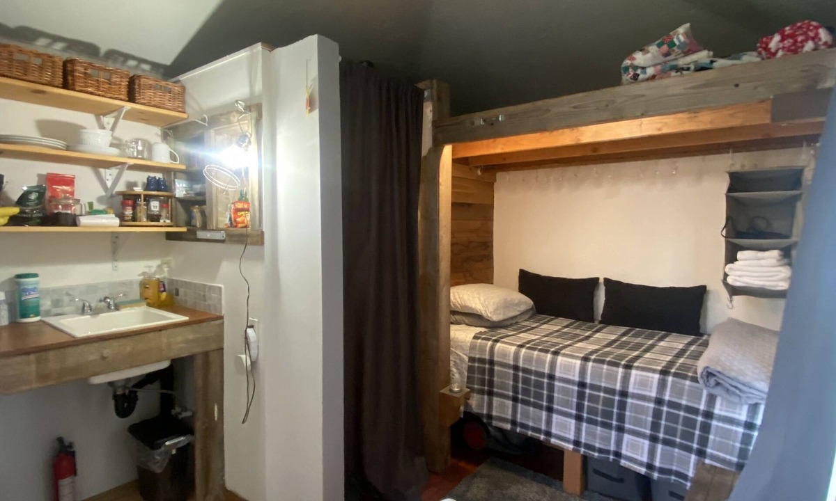 Carnation Apartment | Old Town Tiny Studio Cottage near Pacific University and Wine Country