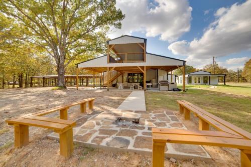 Emory House | On-Site Dock & Ramp: 3-Unit Escape on Lake Fork!