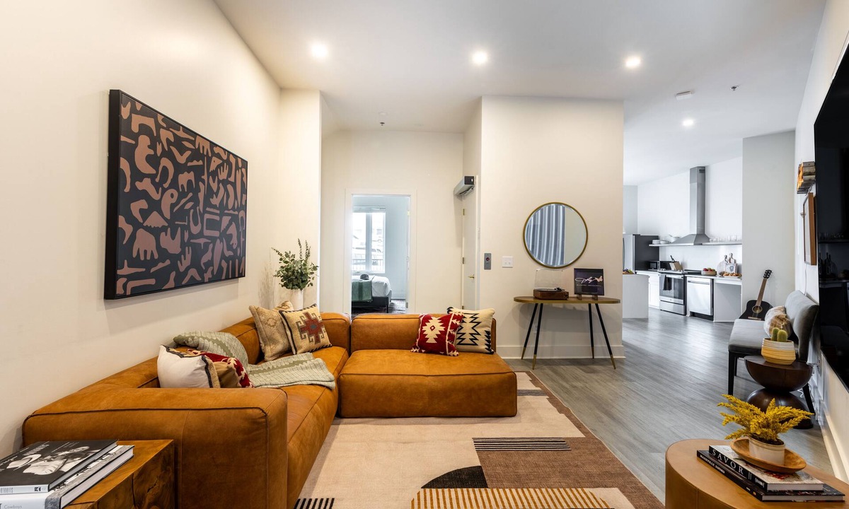 Five Points House | Outrider 118 by AvantStay | Private Balcony + Close to Broadway, ADA Accessible