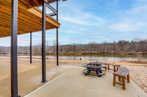 Van Buren House | Ozarks Escape w/River Views & Fire Pit