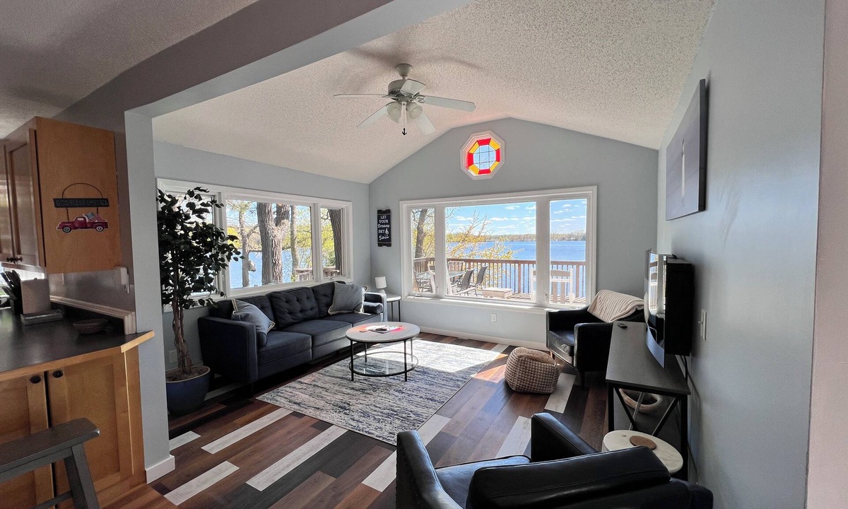 Clear Lake Cabin | Peaceful 3-bedroom lake house on quiet cul-de-sac