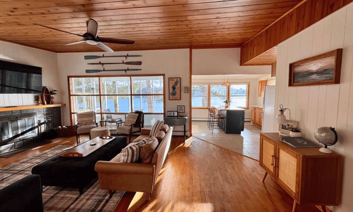 New Chester House | Peaceful Lakehouse Vacation just 30 minutes from The Dells!