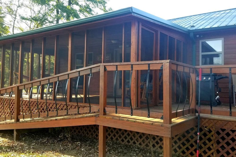 Calico Rock Cabin | Peaceful Paradise: Cabin Getaway with Unmatched River Views in Arkansas