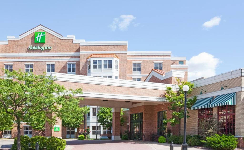 Historic Downtown La Crosse Hotel | Pearl Street Hotel