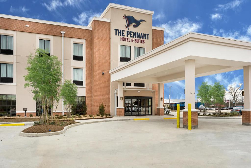 Zachary Hotel | Pennant Hotel & Suites
