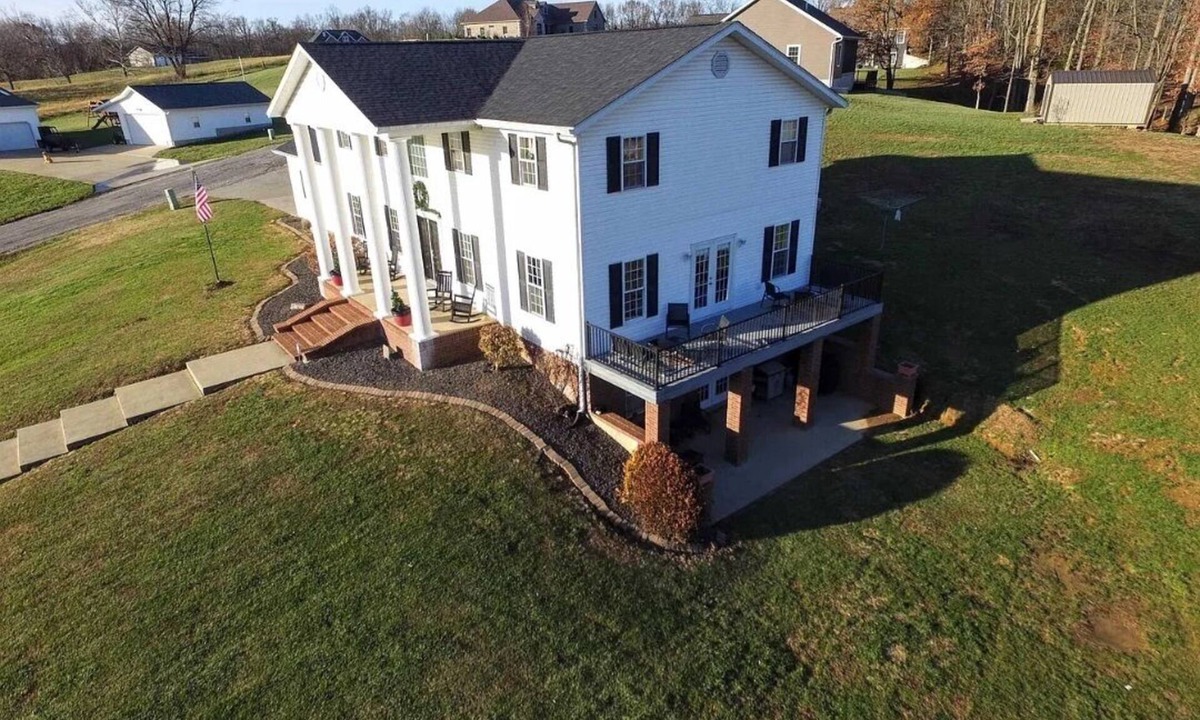Huron House | Perfect 7-bedroom house with a in ground pool
